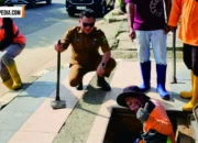 DLHK Berau Bersihkan Drainase Penyebab Genangan Di Jalan Gatot Subroto