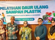 Dari Sampah Jadi Peluang Usaha, DLHK Latih Warga Maratua Daur Ulang Plastik