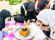 Dekranasda Dan Putri Maluang Batik Ajak Pengunjung Berau Expo Belajar Membatik